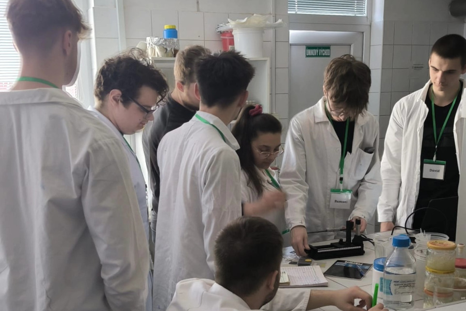 Týždeň plný praktickej vedy pre študentov SOŠ chemickej v Hlohovci